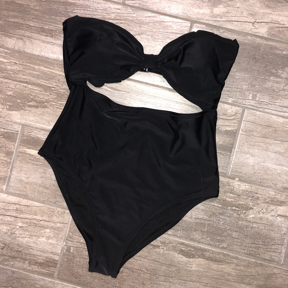 One piece swim suit